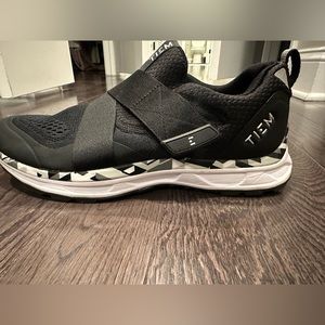BLACK TIEM SPIN SHOES
